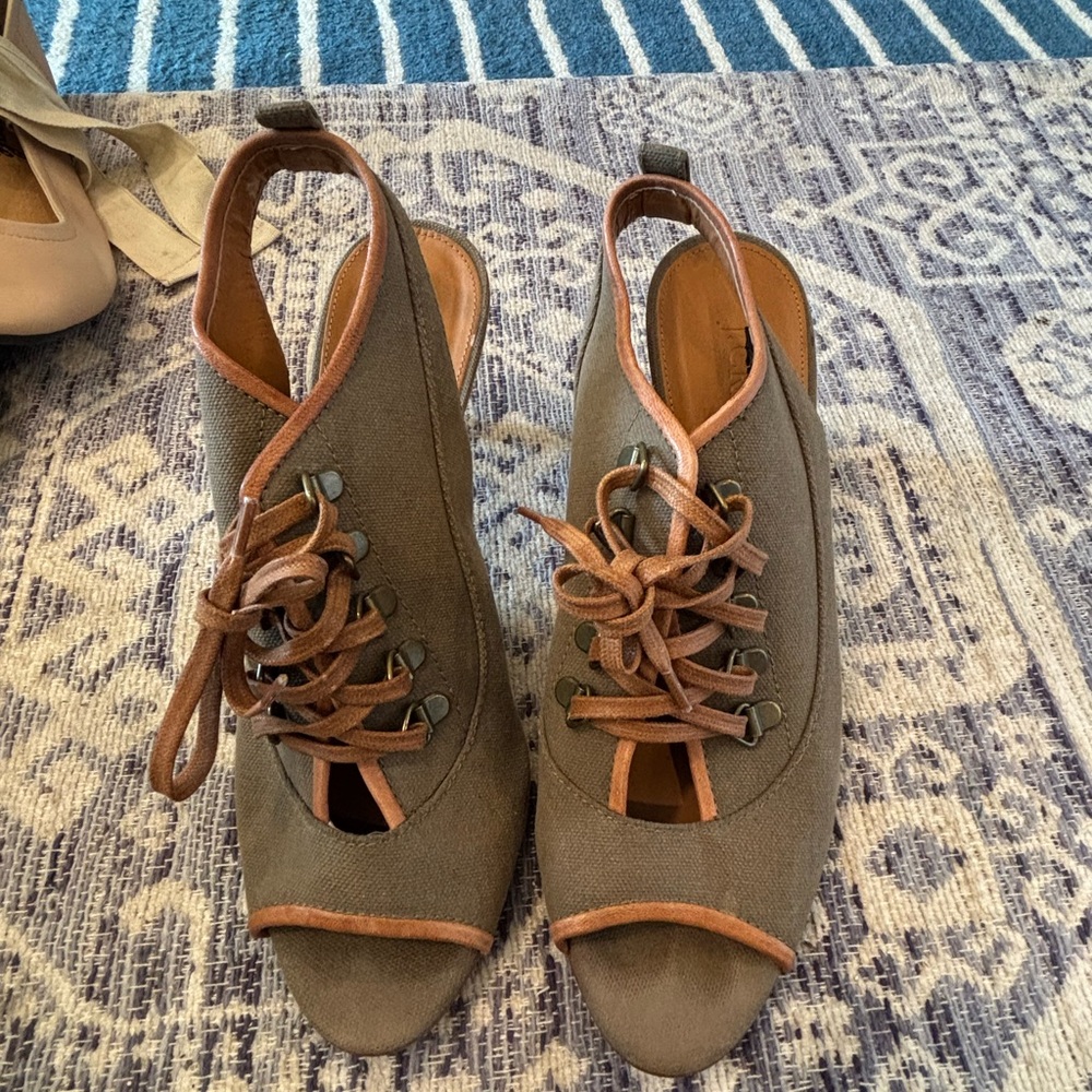 J. Crew Green and Tan Heels with Open Toe and Lace-Up Design Size 8